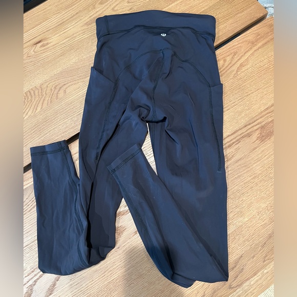 Fast and Free High-Rise Leggings with Pockets - Picture 2 of 4